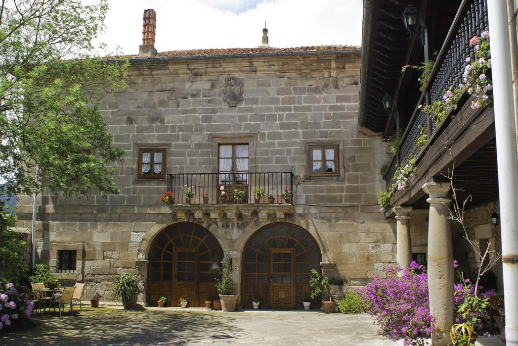 Hotel Casa Velarde Torrelavega Exteriér fotografie